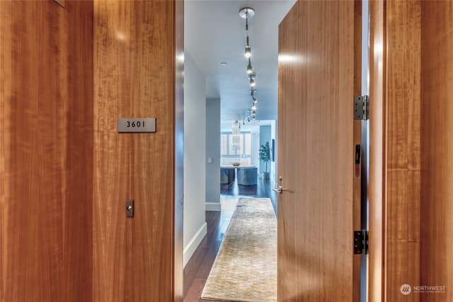 Property photo for 1521 2nd Avenue #3601, Seattle photo 3