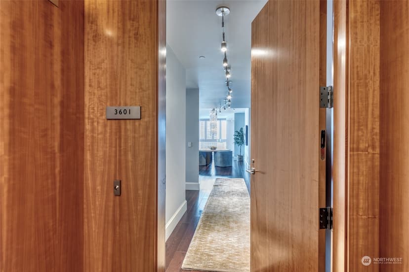 Property photo for 1521 2nd Avenue #3601, Seattle photo 3