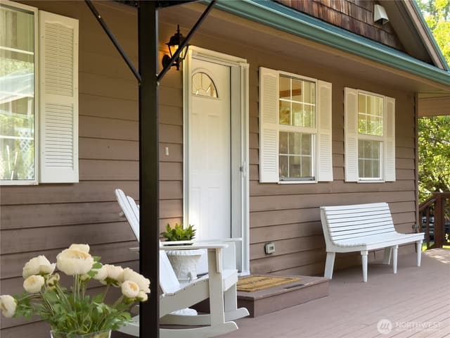 Property photo for 15 A Saratoga Drive, Hat Island photo 3