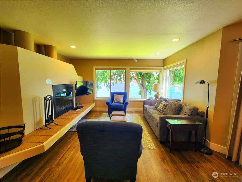 Property photo for 1 Beach 582-Q, Manson photo 5