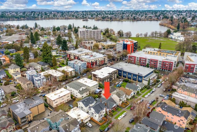 Property photo for 6565 5th Avenue NE, Seattle photo 4