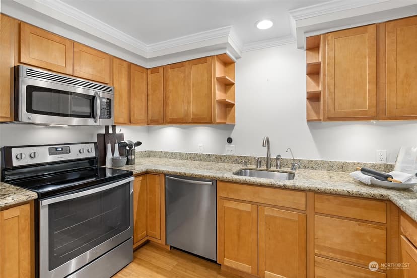 Property photo for 5038 California Avenue SW #2, Seattle photo 12