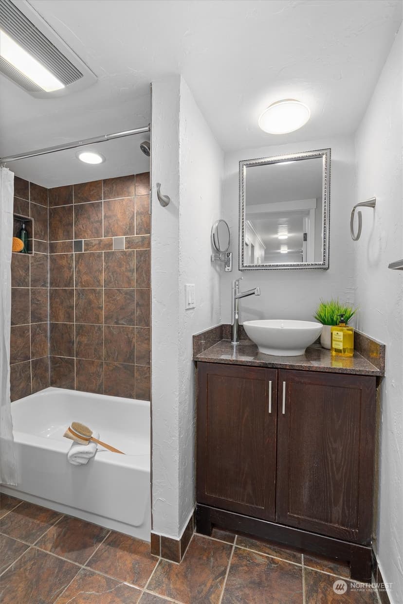 Property photo for 5038 California Avenue SW #2, Seattle photo 18