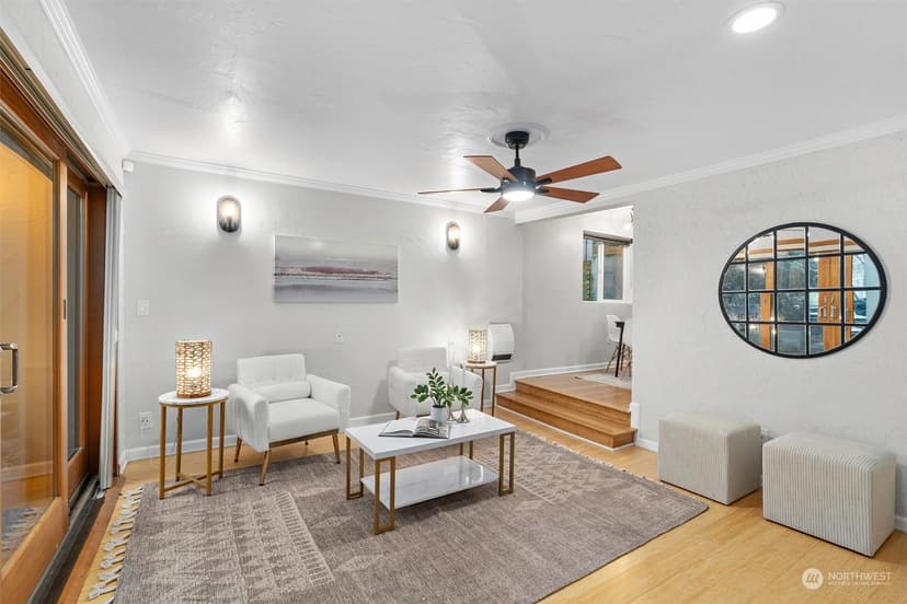 Property photo for 5038 California Avenue SW #2, Seattle photo 6