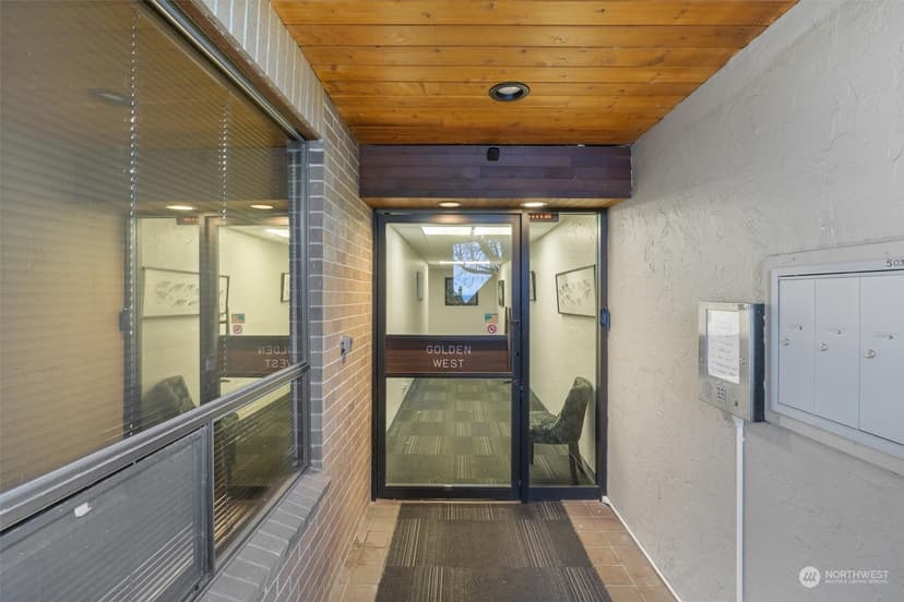 Property photo for 5038 California Avenue SW #2, Seattle photo 22