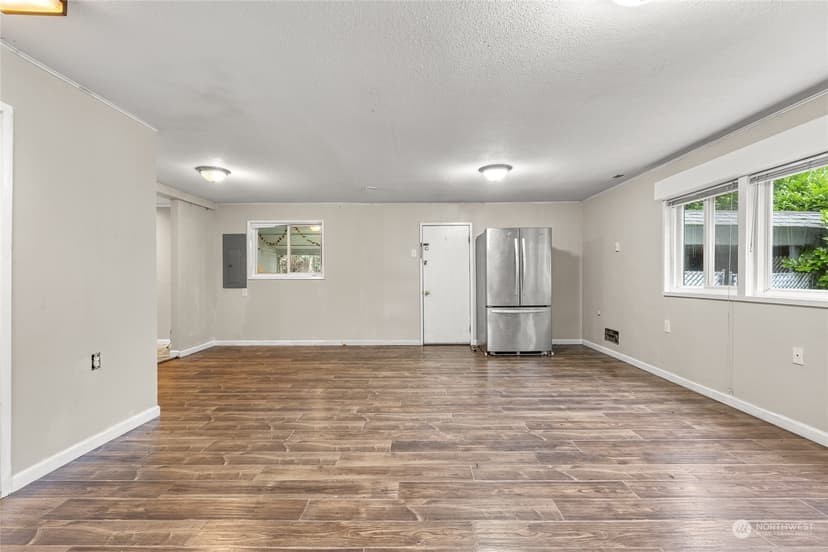 Property photo for 12624 Glenwood Avenue SW, Lakewood photo 21