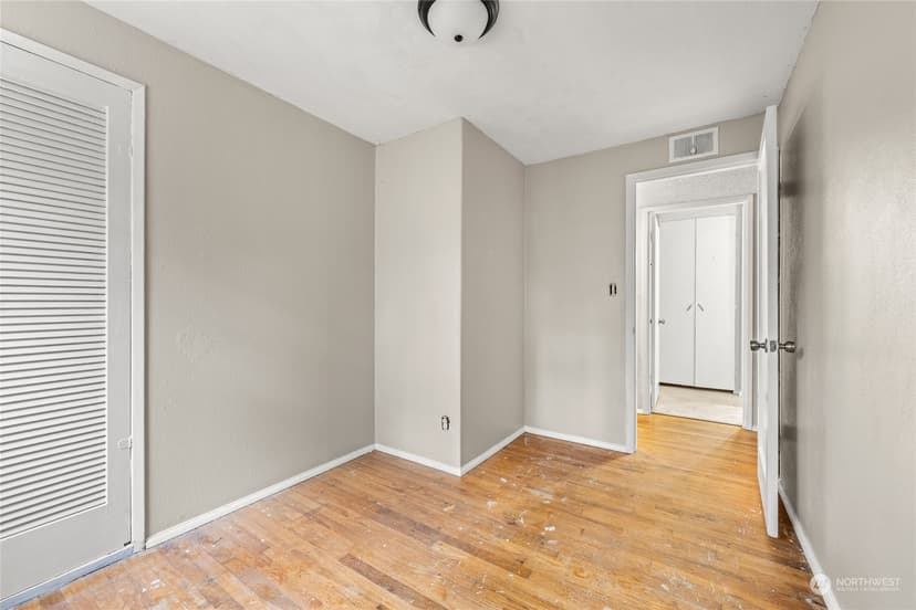 Property photo for 12624 Glenwood Avenue SW, Lakewood photo 13
