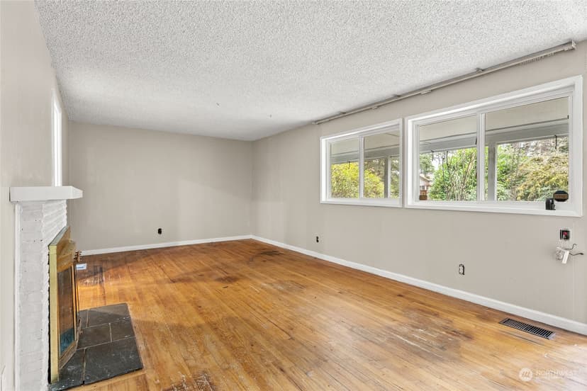 Property photo for 12624 Glenwood Avenue SW, Lakewood photo 6