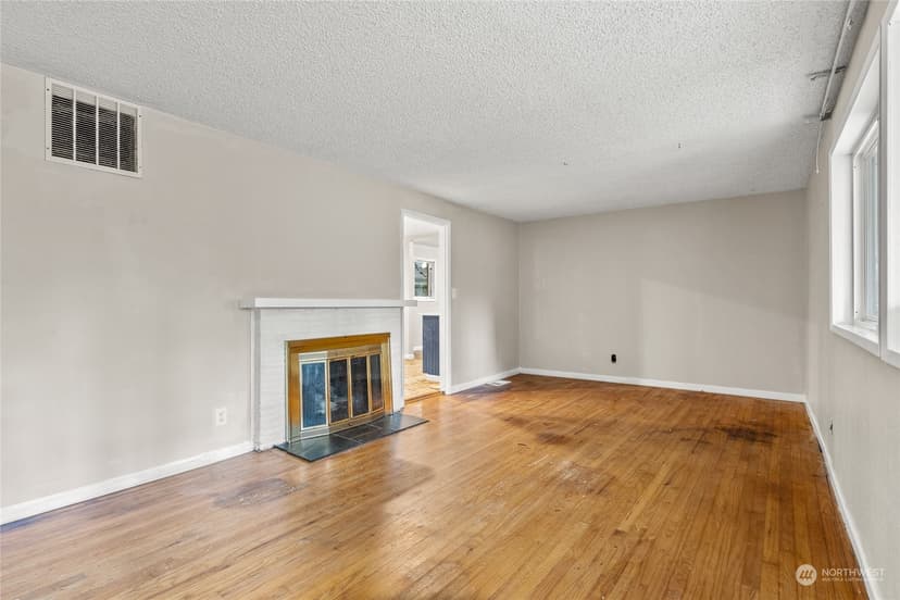 Property photo for 12624 Glenwood Avenue SW, Lakewood photo 8