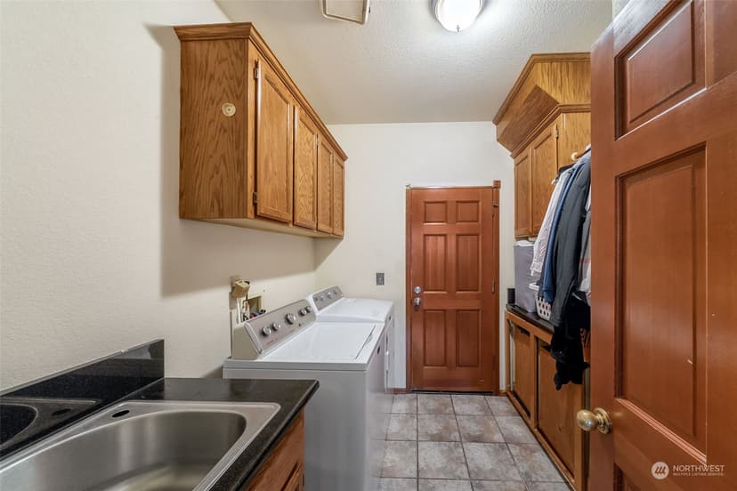 Property photo for 11215 Madera Circle SW, Lakewood photo 14