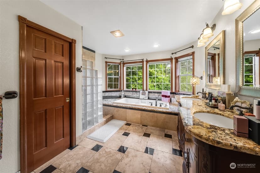 Property photo for 11215 Madera Circle SW, Lakewood photo 19