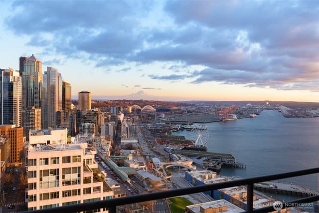 Property photo for 2125 1st Avenue #3202, Seattle