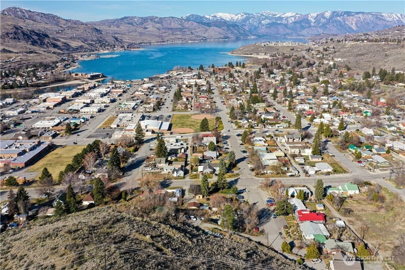 Property photo for 524 E Allen Avenue, Chelan photo 5
