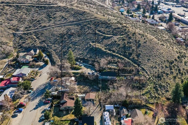 Property photo for 524 E Allen Avenue, Chelan photo 2