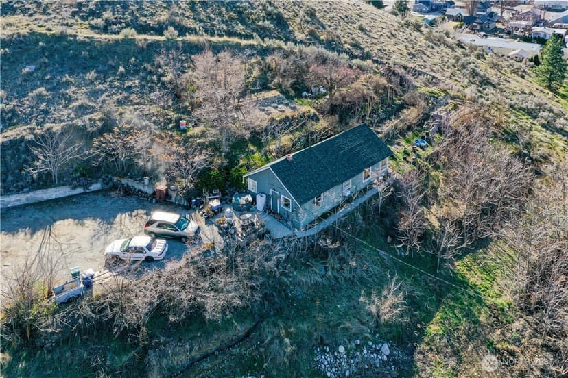 Property photo for 524 E Allen Avenue, Chelan photo 3