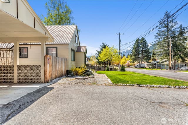 Property photo for 308 Ski Hill Drive, Leavenworth photo 2