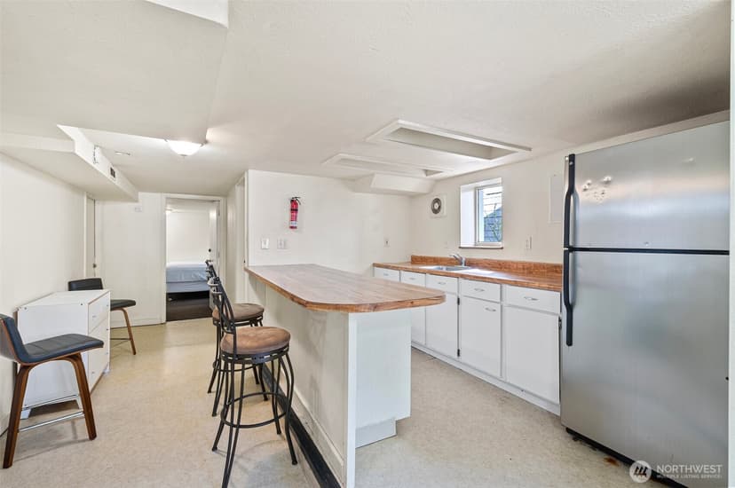 Property photo for 5016 7th Ave Ne, Seattle photo 23