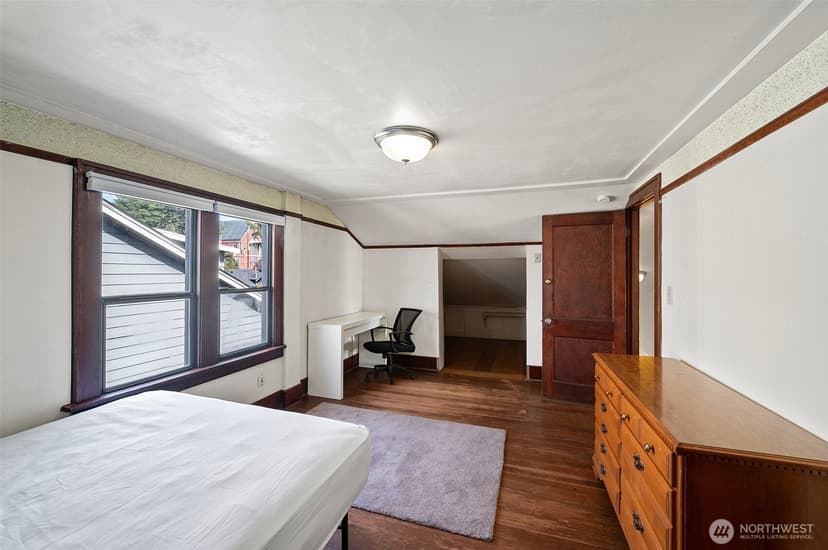 Property photo for 5016 7th Ave Ne, Seattle photo 14