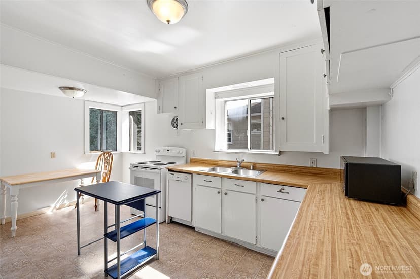 Property photo for 5016 7th Ave Ne, Seattle photo 17