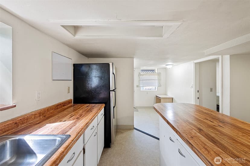 Property photo for 5016 7th Ave Ne, Seattle photo 24