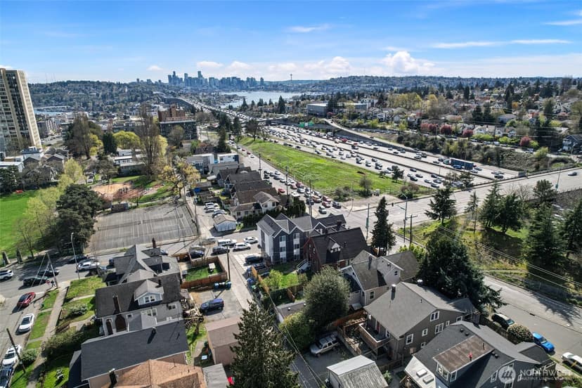 Property photo for 5016 7th Ave Ne, Seattle photo 36