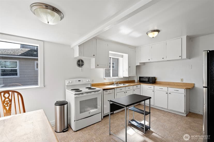 Property photo for 5016 7th Ave Ne, Seattle photo 16