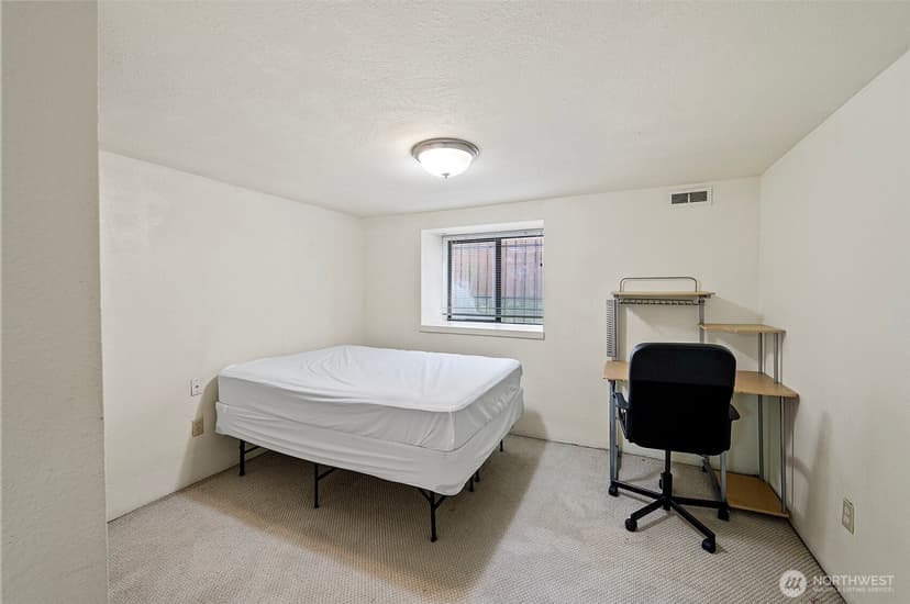 Property photo for 5016 7th Ave Ne, Seattle photo 31