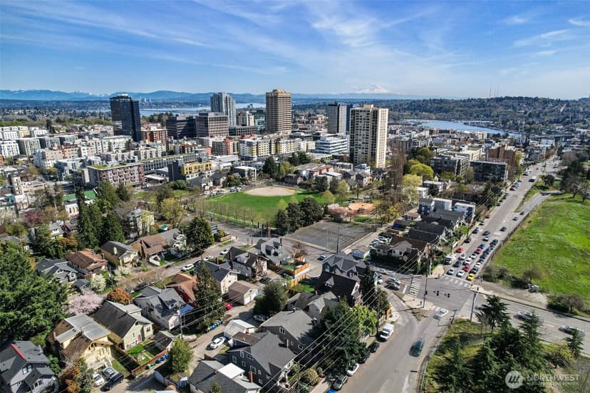 Property photo for 5016 7th Ave Ne, Seattle