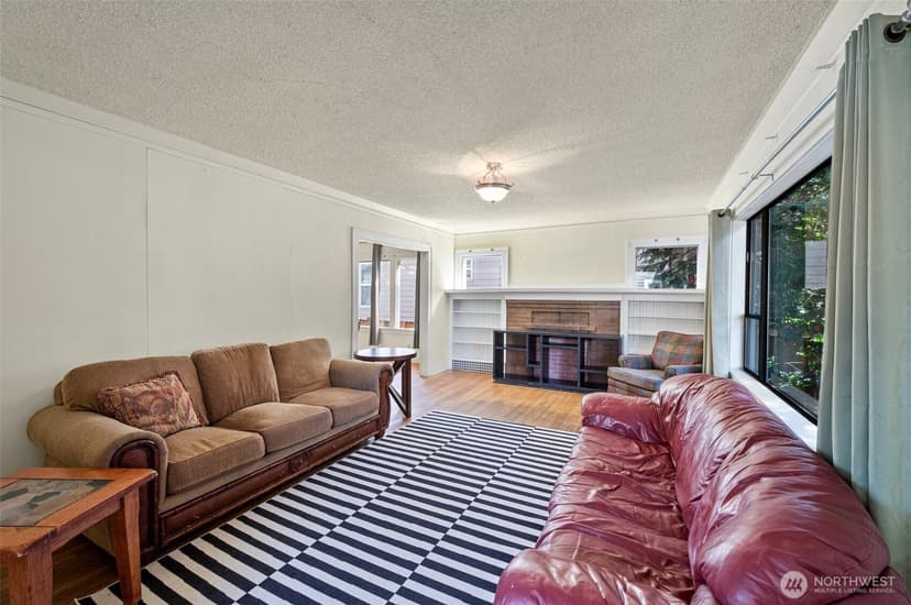 Property photo for 5016 7th Ave Ne, Seattle photo 6