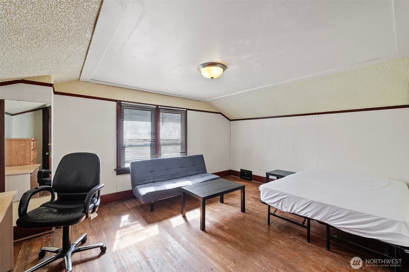 Property photo for 5016 7th Ave Ne, Seattle photo 12