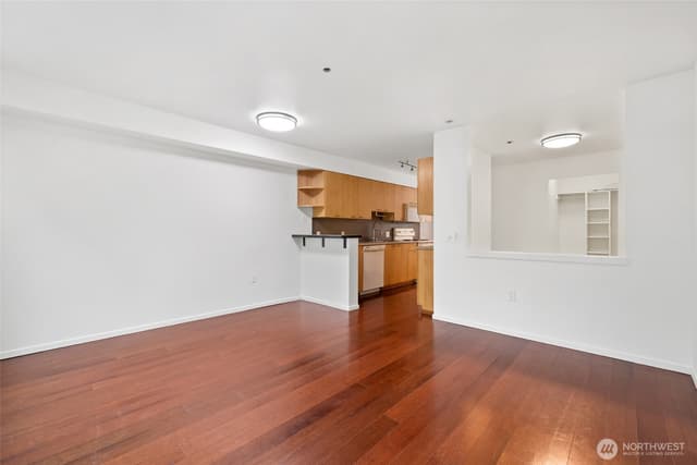 Property photo for 12334 31st Avenue NE #305, Seattle photo 4