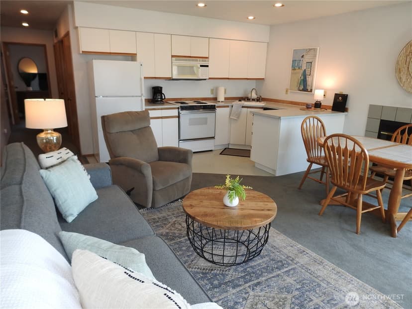 Property photo for 100 Lake Chelan Shores Drive #18-9, Chelan photo 4