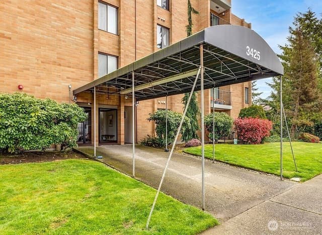 Property photo for 3425 Colby Avenue #502, Everett photo 2