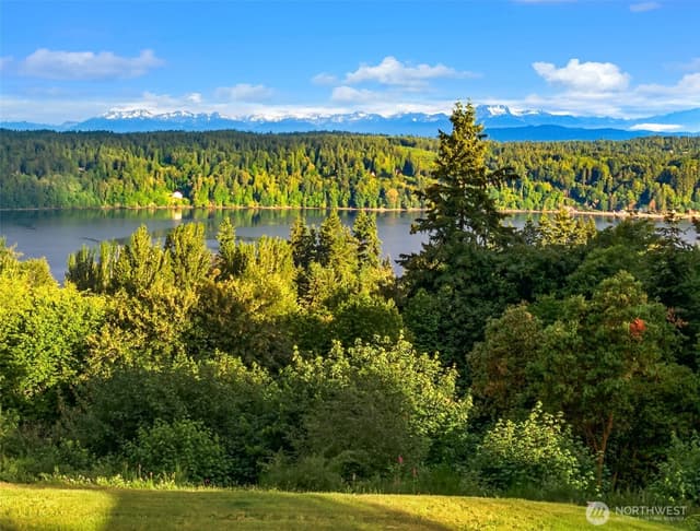 Property photo for 18005 Thorsen Road SW, Vashon photo 2