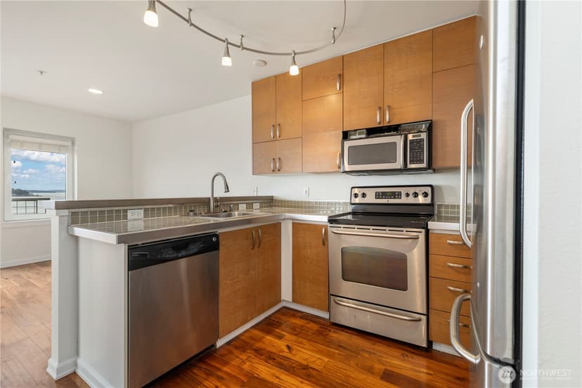 Property photo for 2440 Western Avenue #807, Seattle photo 8