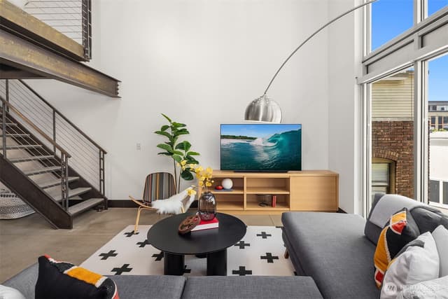 Property photo for 1310 E Union Street #401, Seattle photo 4