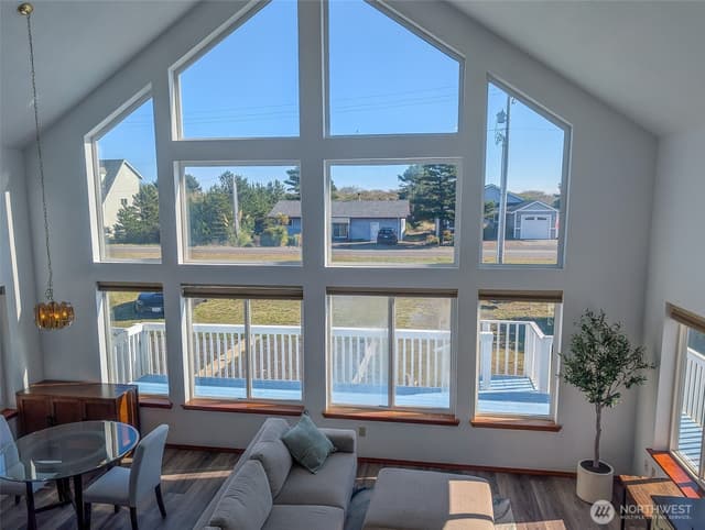 Property photo for 1249 E Ocean Shores Boulevard SW, Ocean Shores photo 3