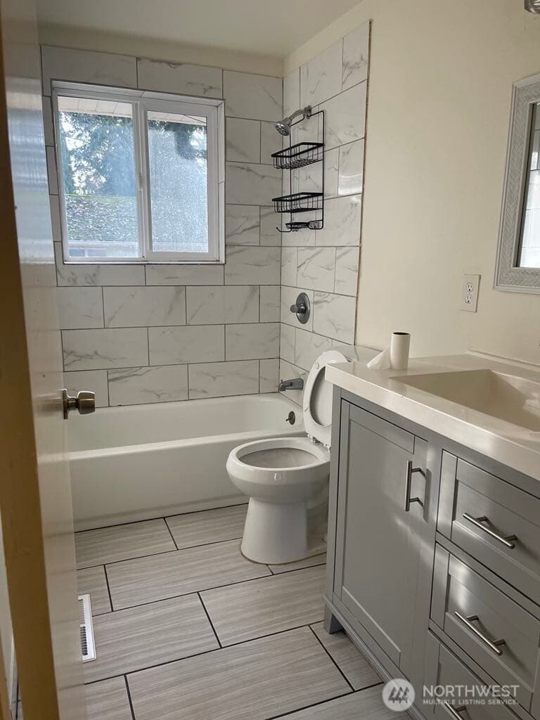 Property photo for 27 SW 102 Street, Seattle photo 5