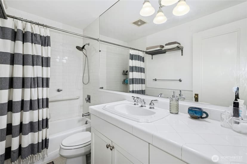 Property photo for 100 W Highland Drive #404, Seattle photo 20
