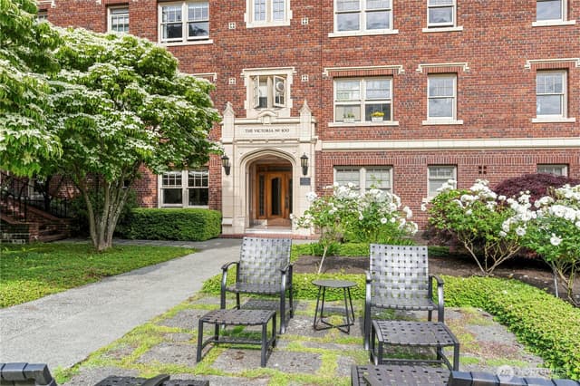 Property photo for 100 W Highland Drive #404, Seattle photo 4
