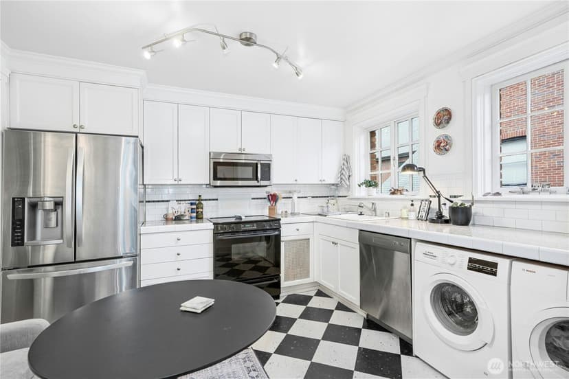 Property photo for 100 W Highland Drive #404, Seattle photo 14