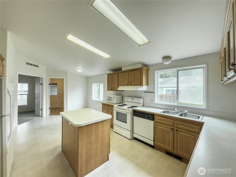 Property photo for 514 105th Street Ct E, Tacoma photo 17