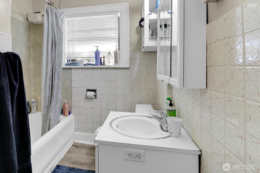 Property photo for 5745 25th Avenue NE, Seattle photo 8