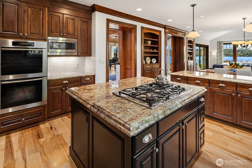 Property photo for 8260 Avalon Drive, Mercer Island photo 14