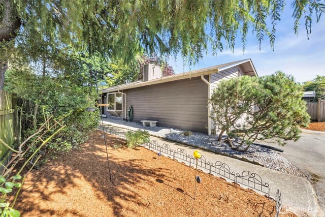Property photo for 1229 SW 146th Street, Seahurst photo 2
