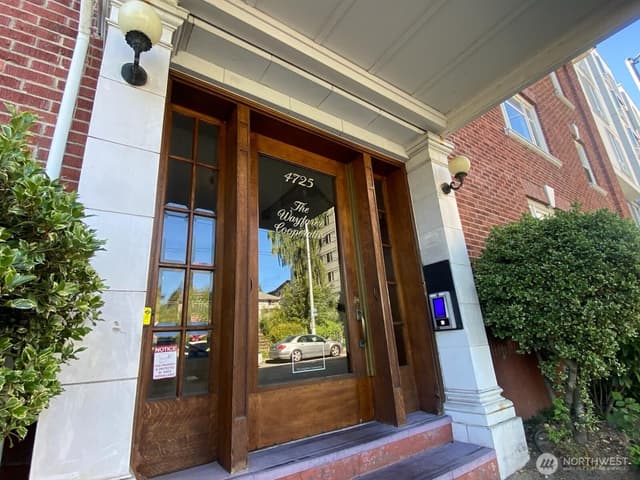 Property photo for 4725 15th Avenue NE #14, Seattle