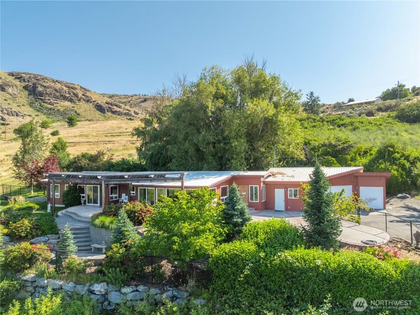 Property photo for 700 E. Wapato Lake Rd., Manson photo 2