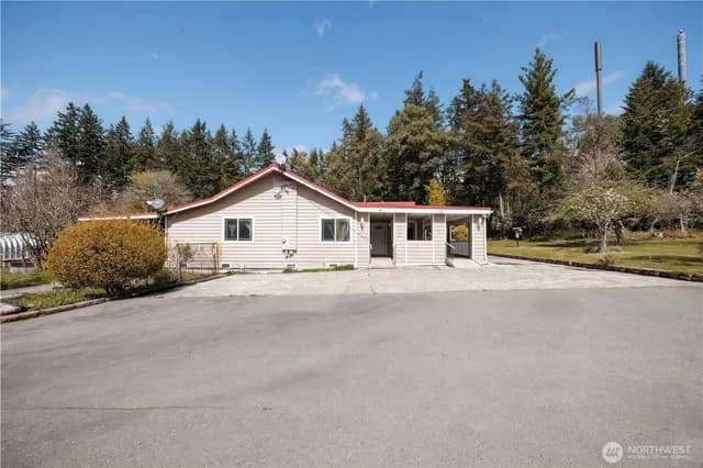 Property photo for 3709 Trenton Ave NE, Bremerton photo 2