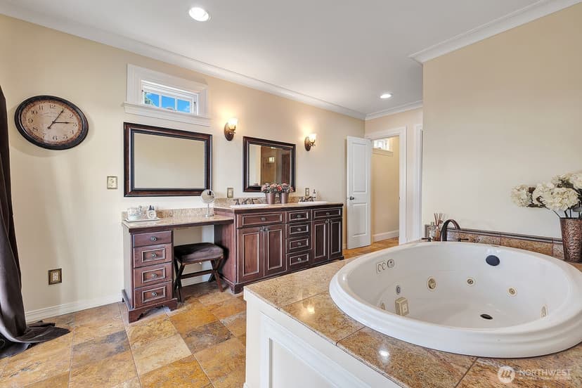 Property photo for 9266 44th Avenue SW, Seattle photo 19