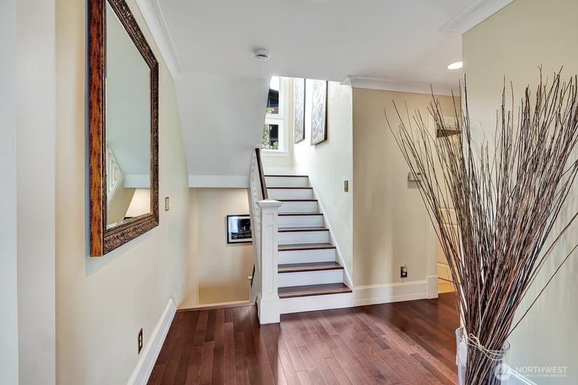 Property photo for 9266 44th Avenue SW, Seattle photo 11